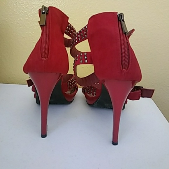 High Heels - Picture 3 of 4